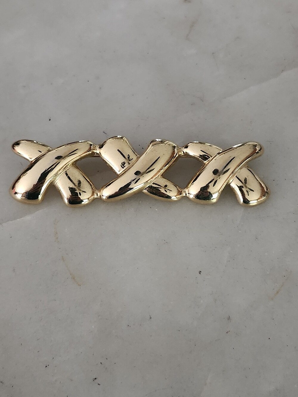 Vtg 80's Polished Gold Tone "Triple XXX" Three Kisses Brooch